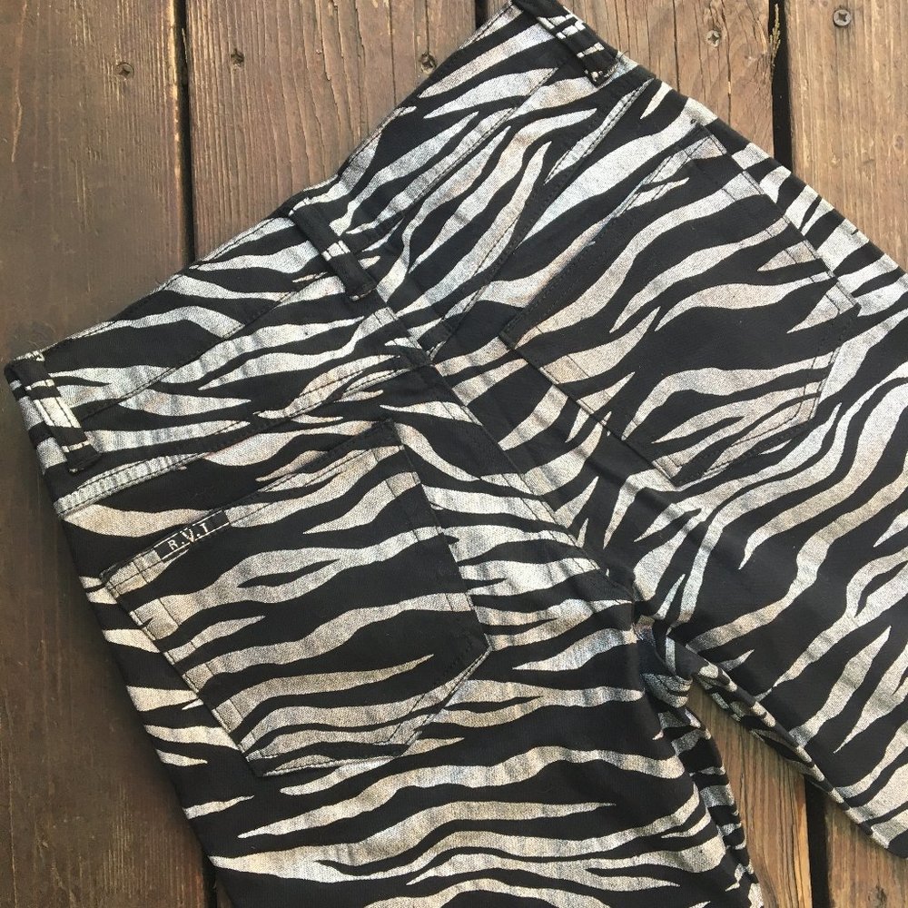 R.V.T Animal Print Stretchy Wax Jeans NWT 7/8 - Picture 3 of 6
